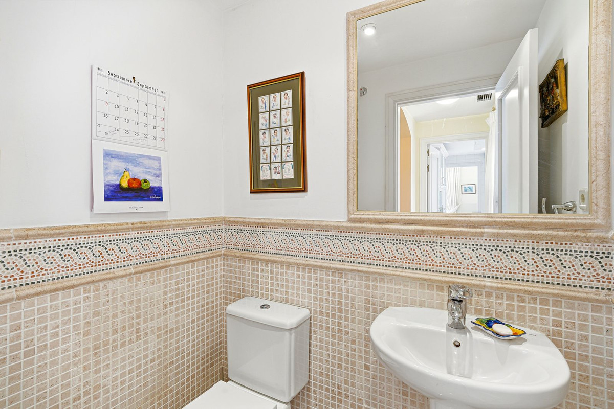 4 Bed Apartment for sale in Elviria Costa Del Sol, Málaga, Spain
