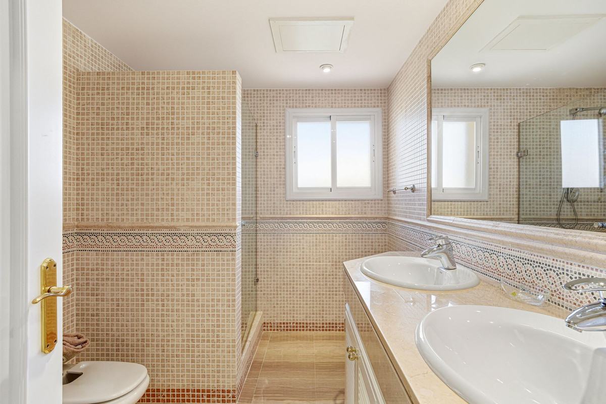 4 Bed Apartment for sale in Elviria Costa Del Sol, Málaga, Spain