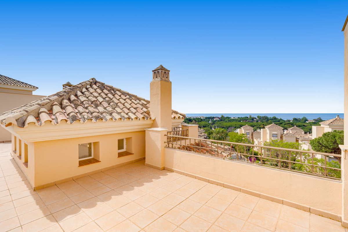 4 Bed Apartment for sale in Elviria Costa Del Sol, Málaga, Spain