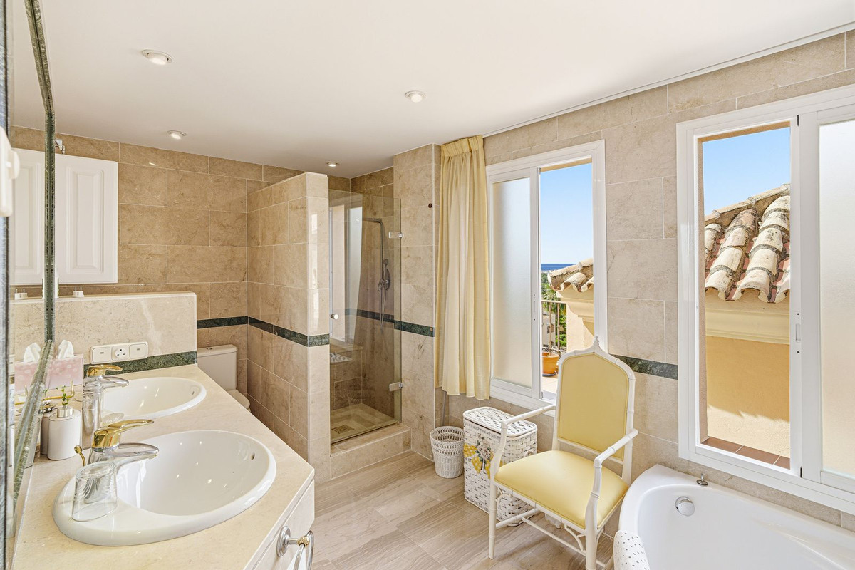4 Bed Apartment for sale in Elviria Costa Del Sol, Málaga, Spain