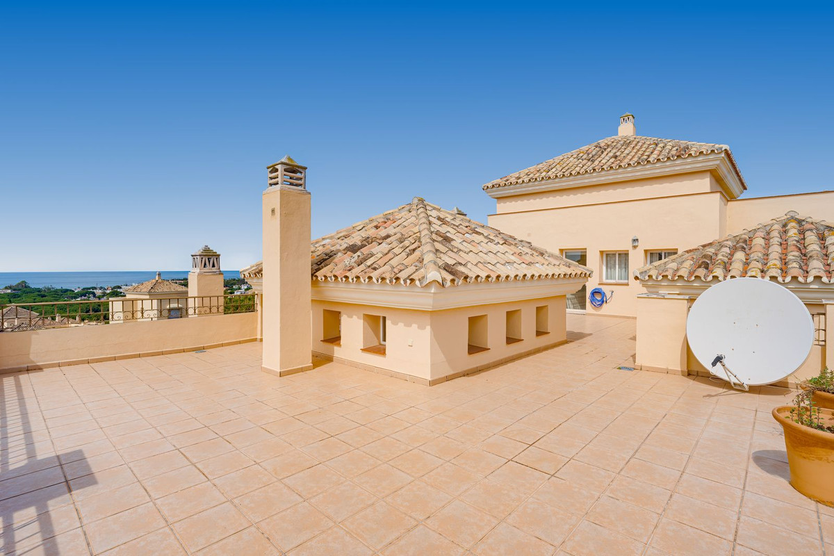 4 Bed Apartment for sale in Elviria Costa Del Sol, Málaga, Spain
