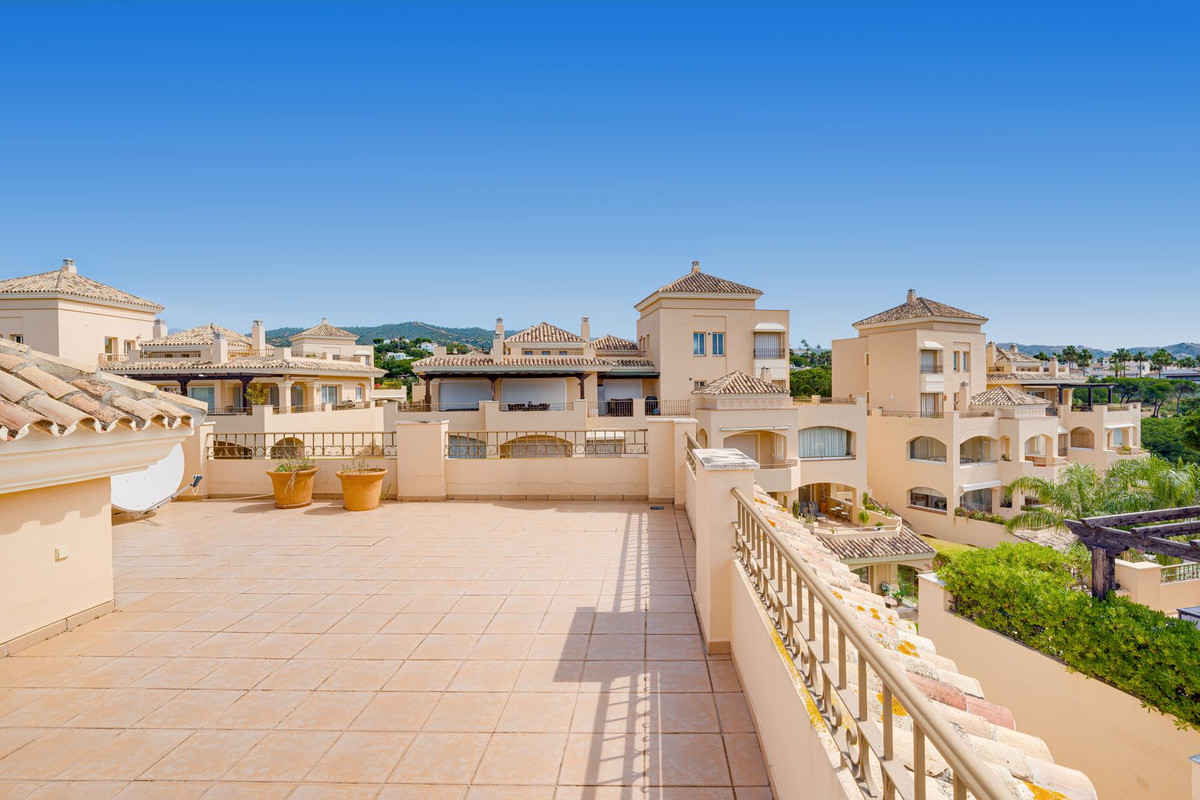 4 Bed Apartment for sale in Elviria Costa Del Sol, Málaga, Spain