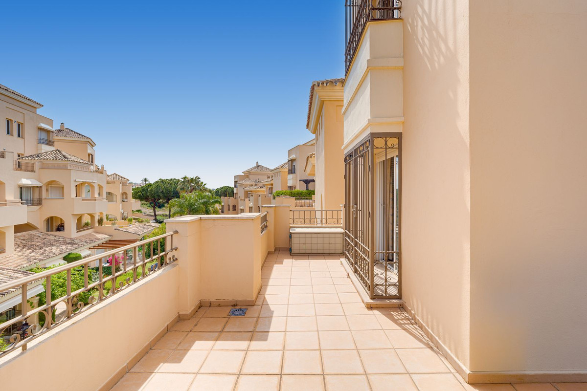 4 Bed Apartment for sale in Elviria Costa Del Sol, Málaga, Spain