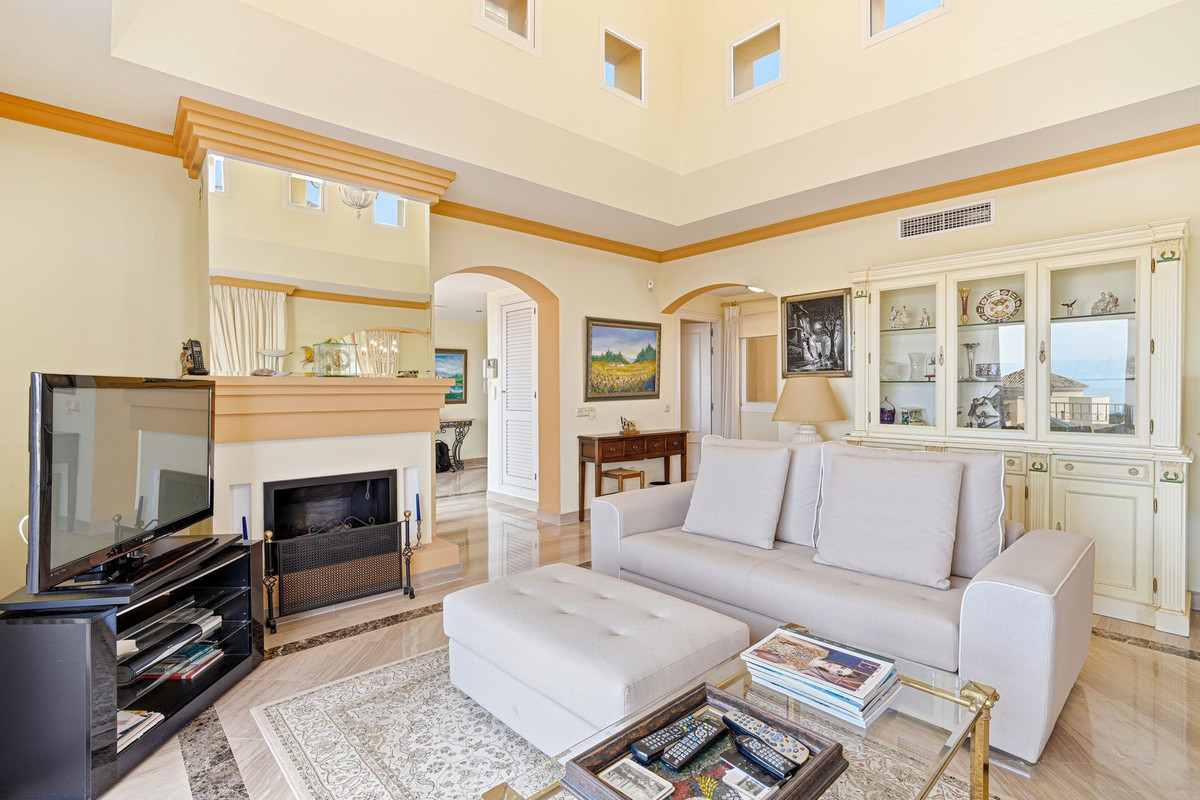 4 Bed Apartment for sale in Elviria Costa Del Sol, Málaga, Spain