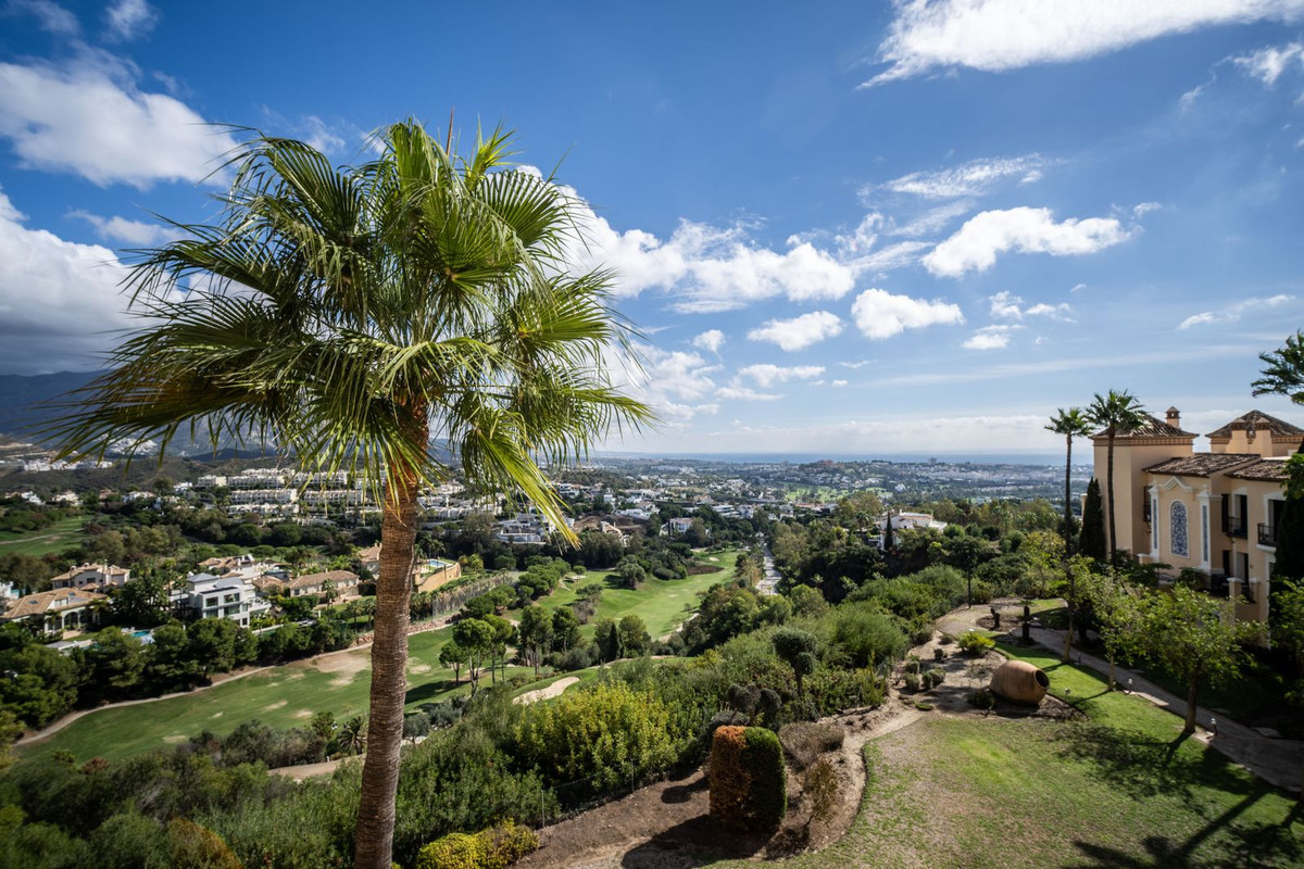 3 Bed Apartment for sale in Benahavís Costa Del Sol, Málaga, Spain