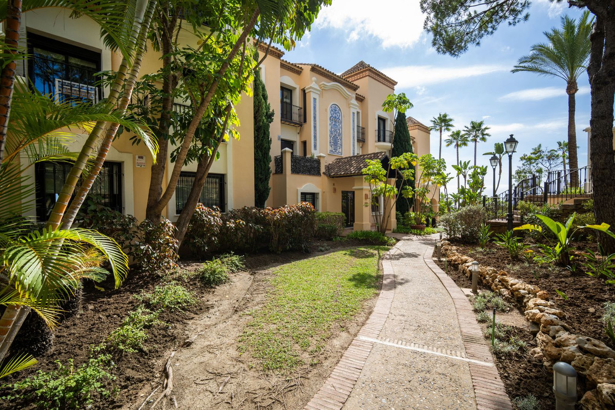 3 Bed Apartment for sale in Benahavís Costa Del Sol, Málaga, Spain