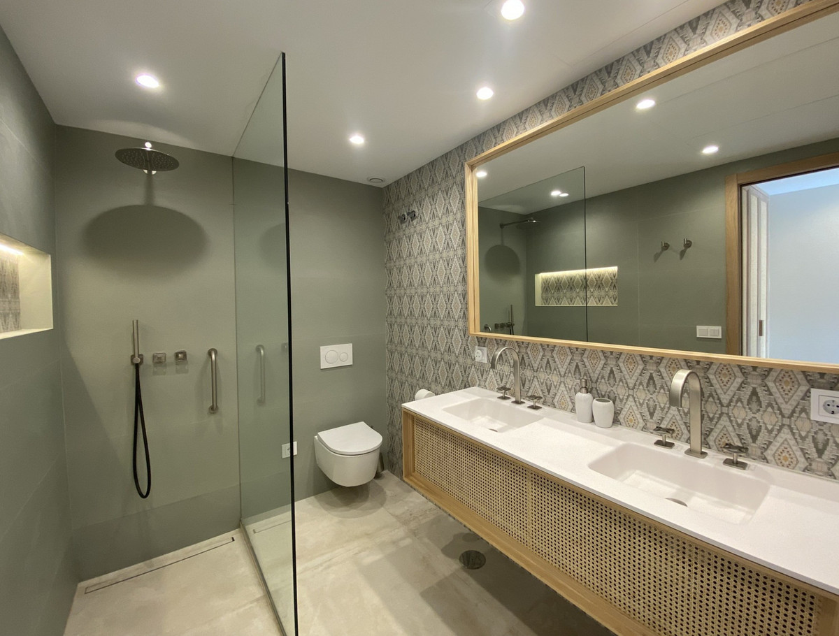 3 Bed Apartment for sale in Puerto Banús Costa Del Sol, Málaga, Spain