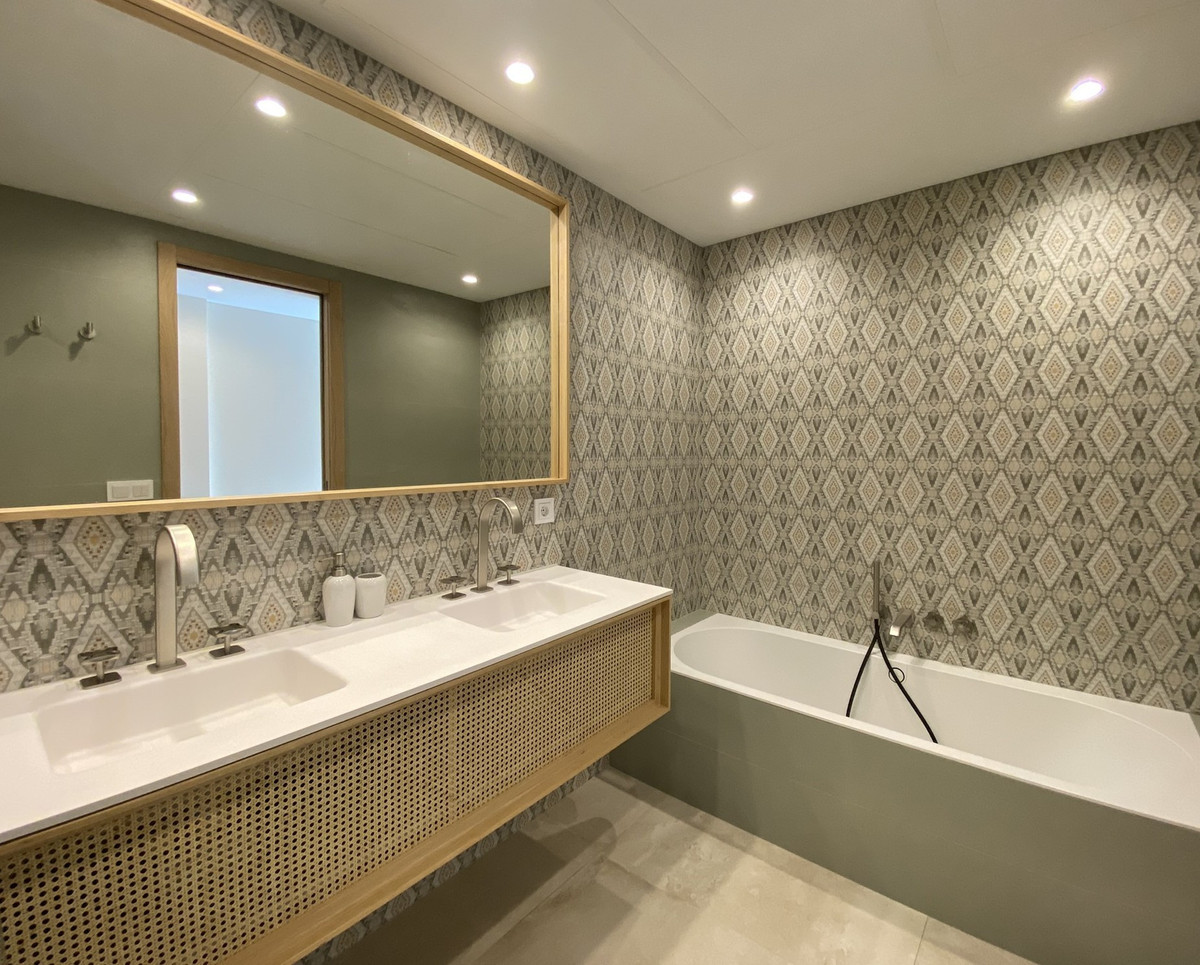 3 Bed Apartment for sale in Puerto Banús Costa Del Sol, Málaga, Spain