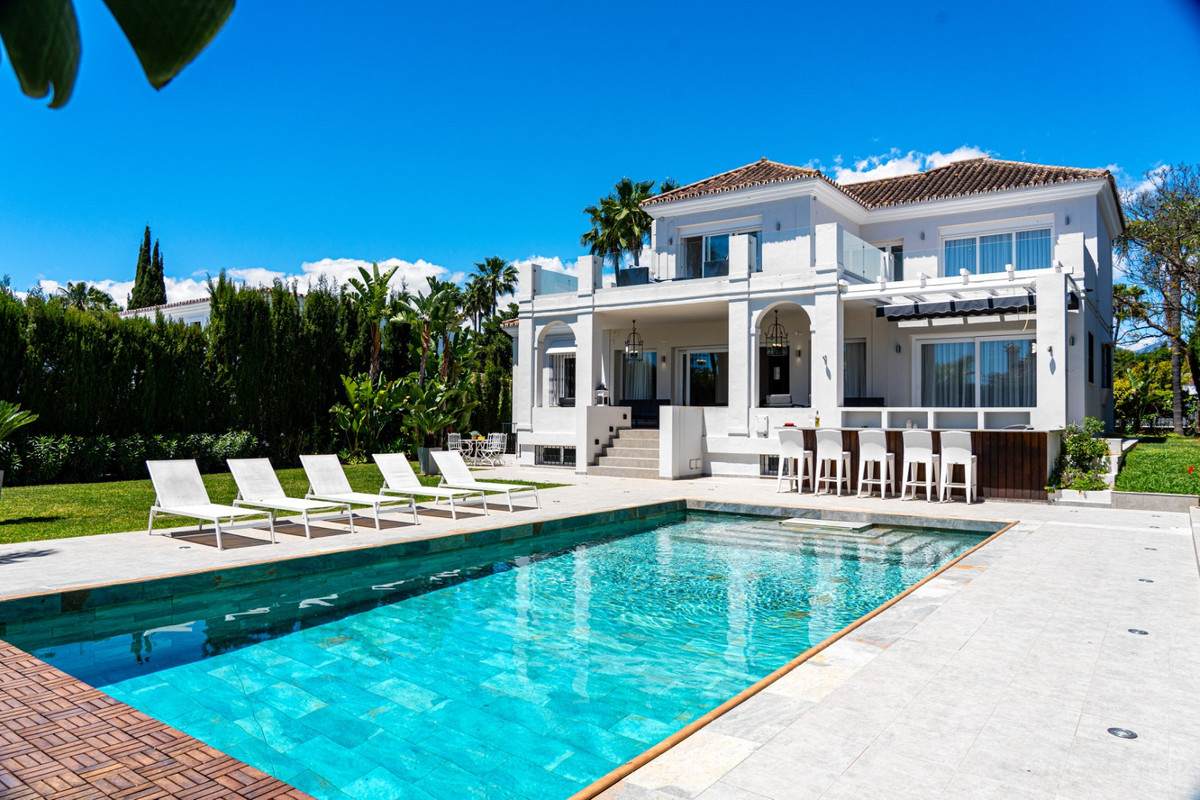 6 Bed Townhouse for sale in Nueva Andalucía Costa Del Sol, Málaga, Spain