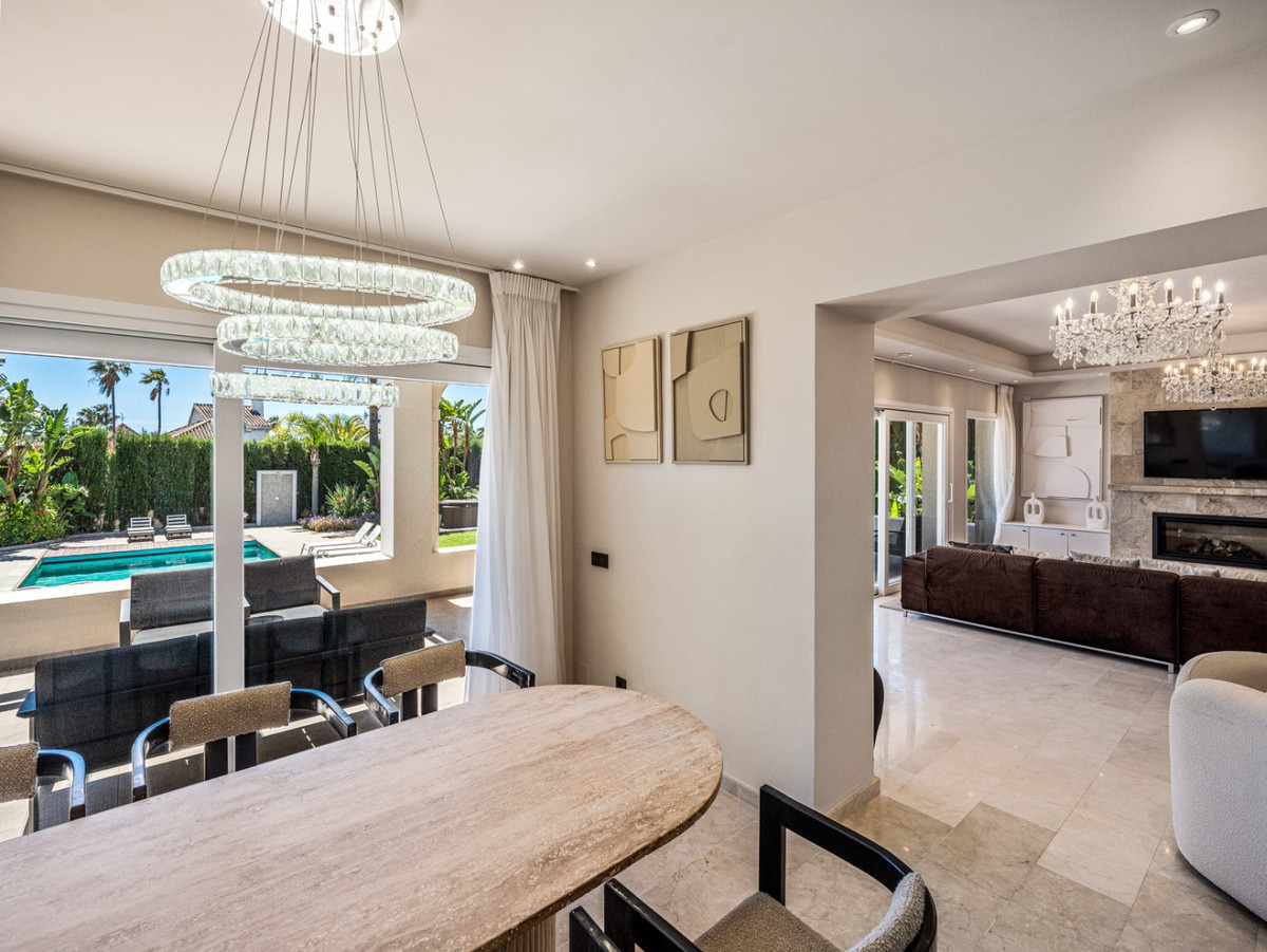 Se vende Villa - Chalet de 6 dormitorios en Costa Del Sol, Málaga, España