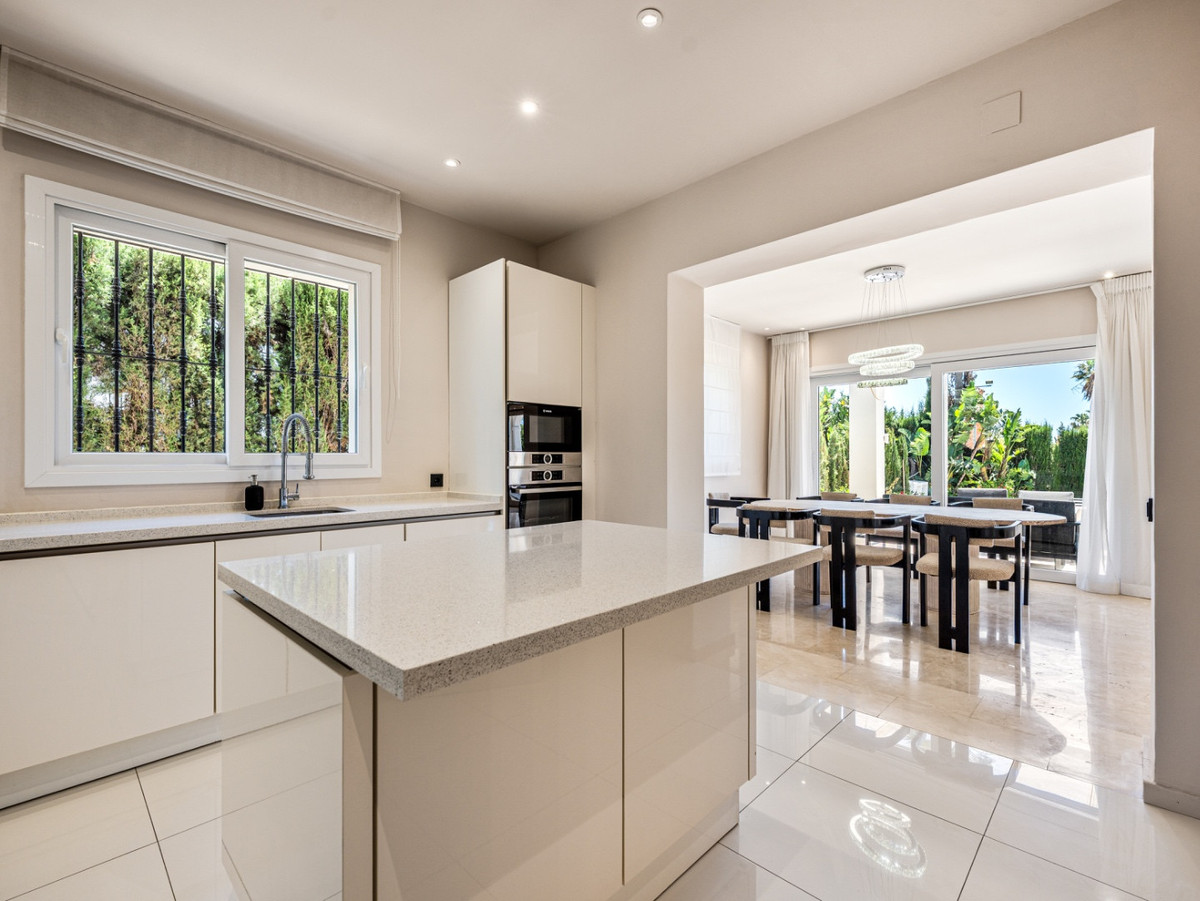 Se vende Villa - Chalet de 6 dormitorios en Costa Del Sol, Málaga, España