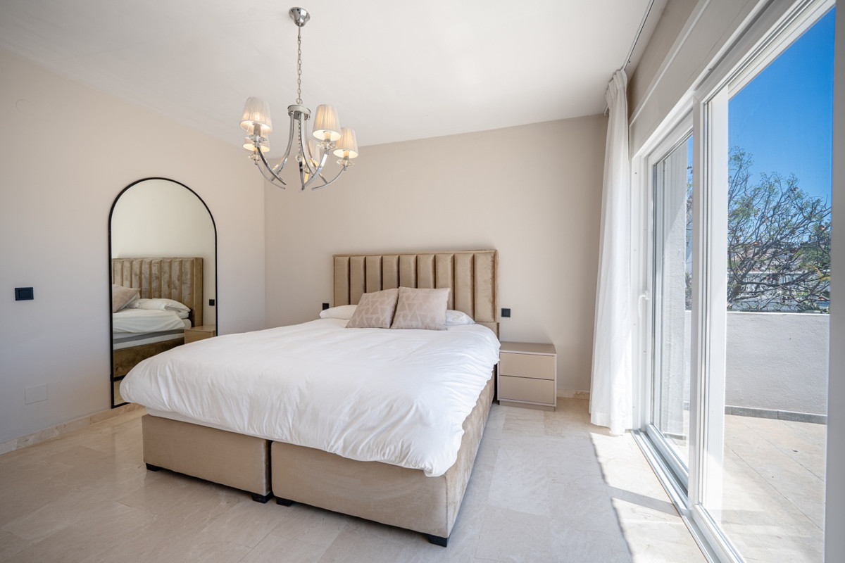 Se vende Villa - Chalet de 6 dormitorios en Costa Del Sol, Málaga, España