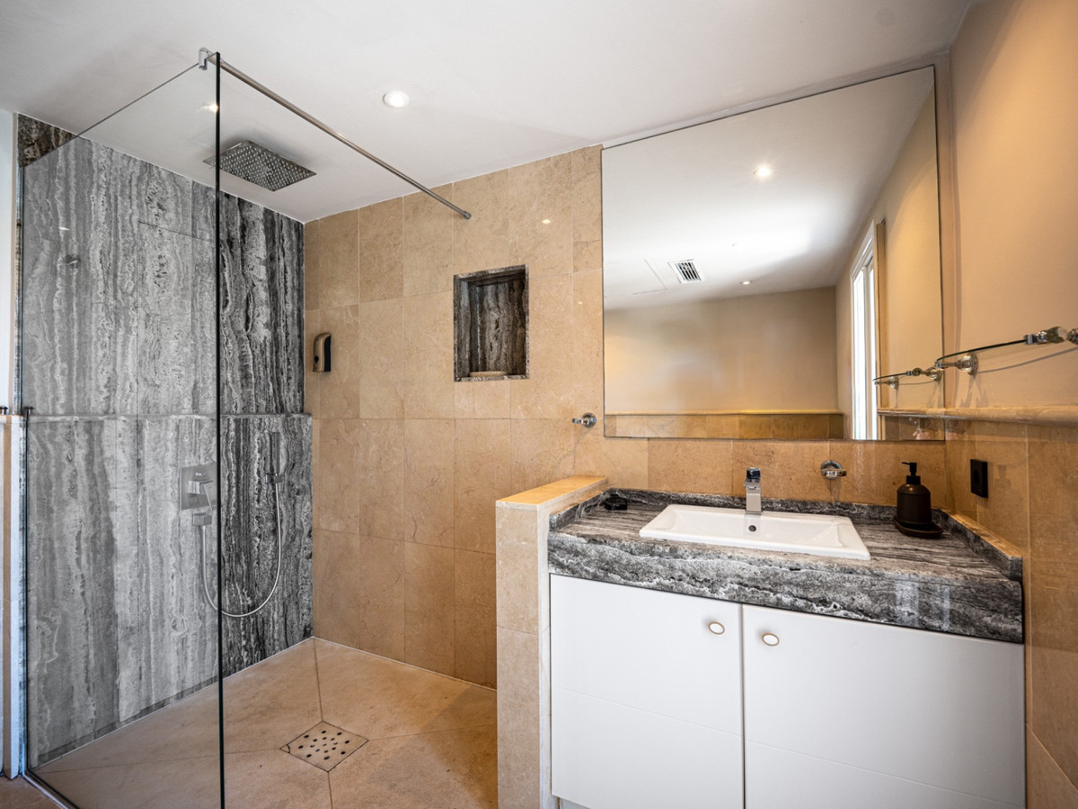 Se vende Villa - Chalet de 6 dormitorios en Costa Del Sol, Málaga, España