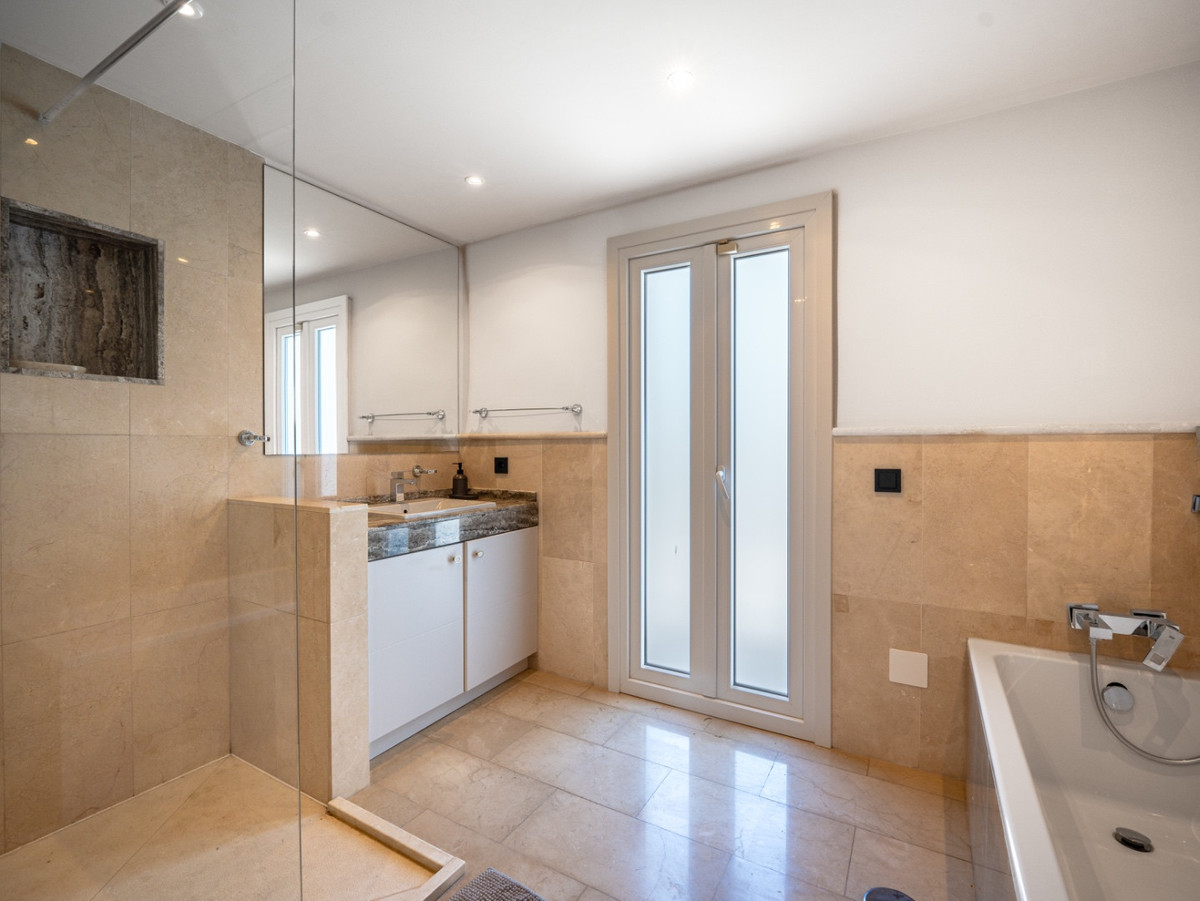 Se vende Villa - Chalet de 6 dormitorios en Costa Del Sol, Málaga, España