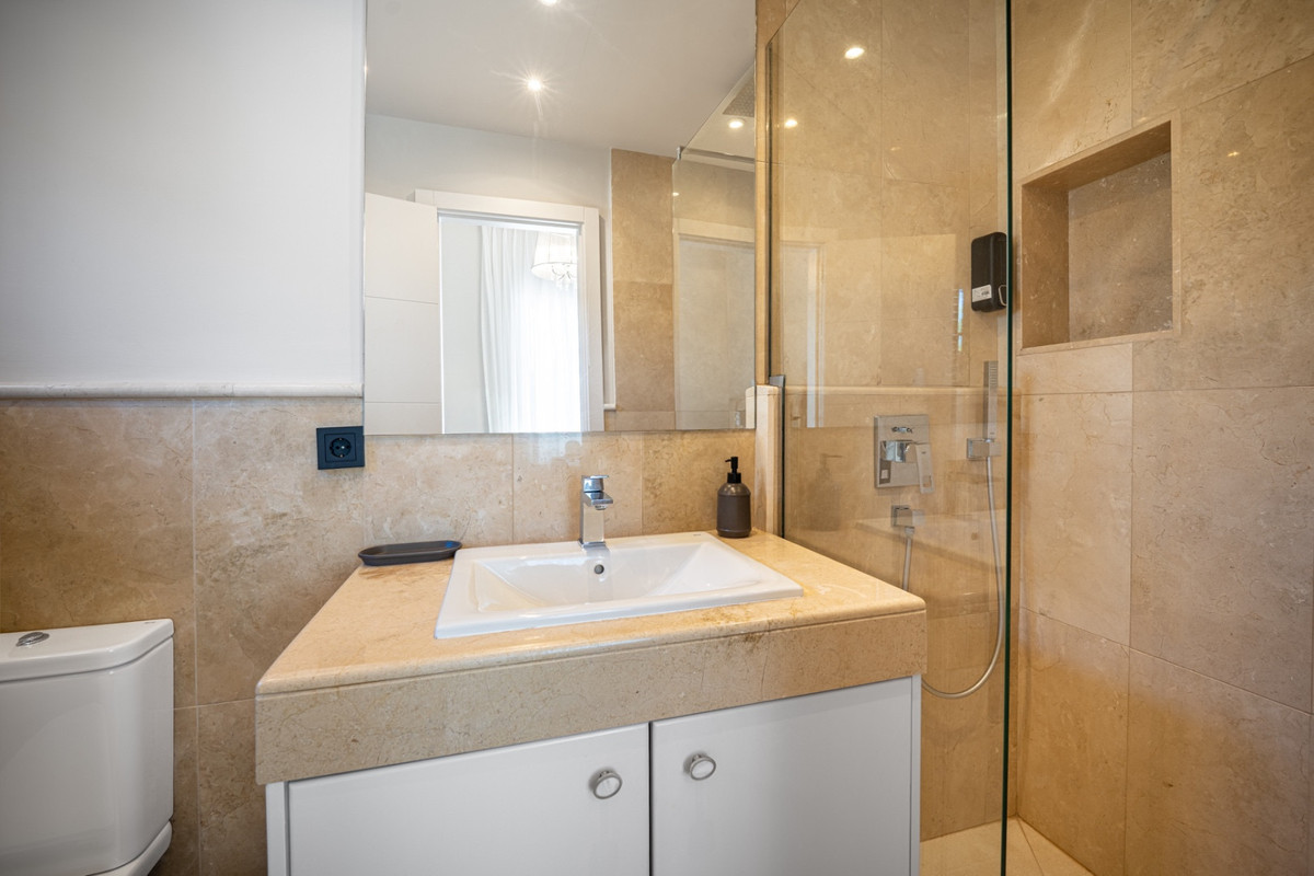Se vende Villa - Chalet de 6 dormitorios en Costa Del Sol, Málaga, España