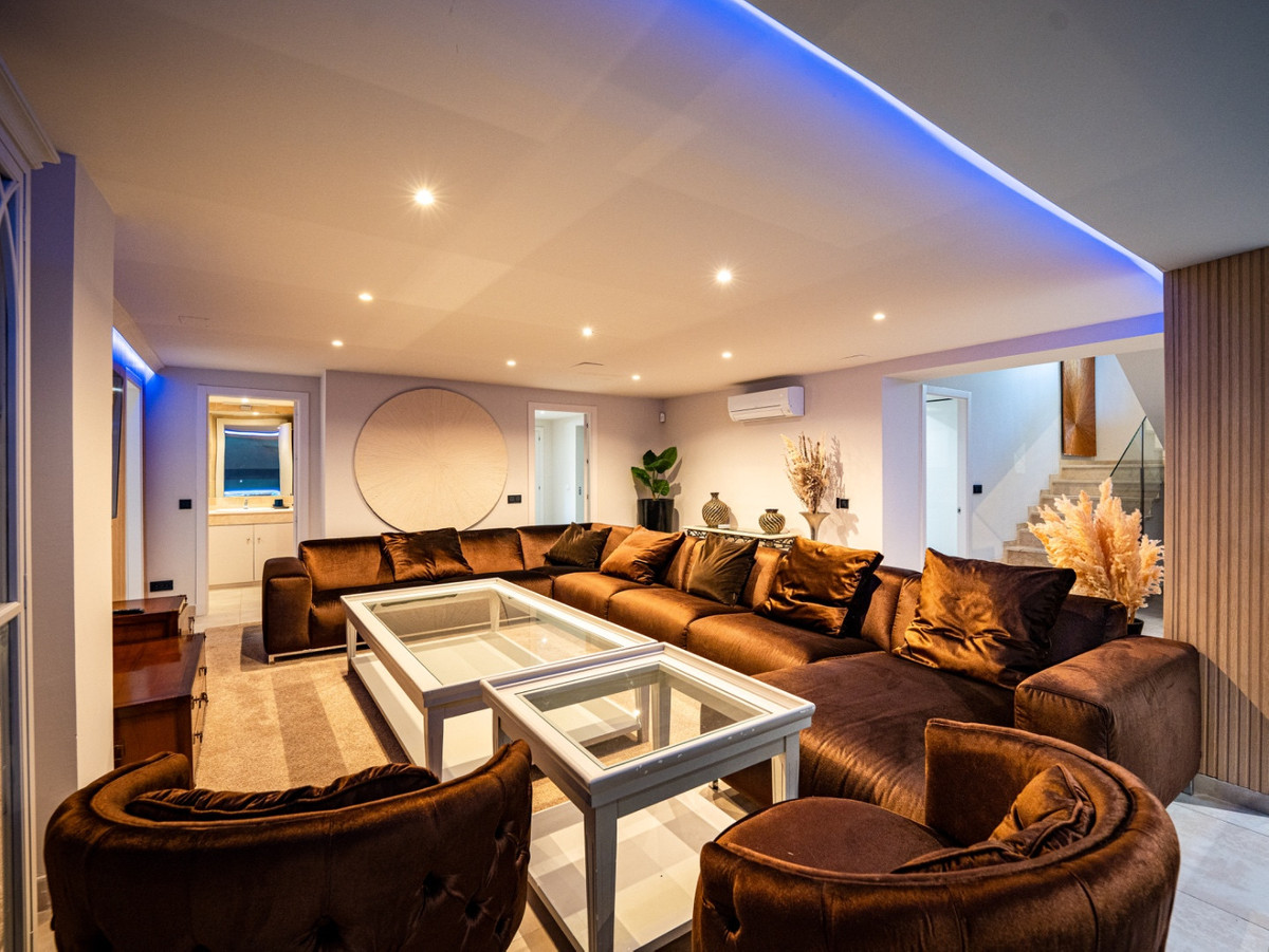 Se vende Villa - Chalet de 6 dormitorios en Costa Del Sol, Málaga, España