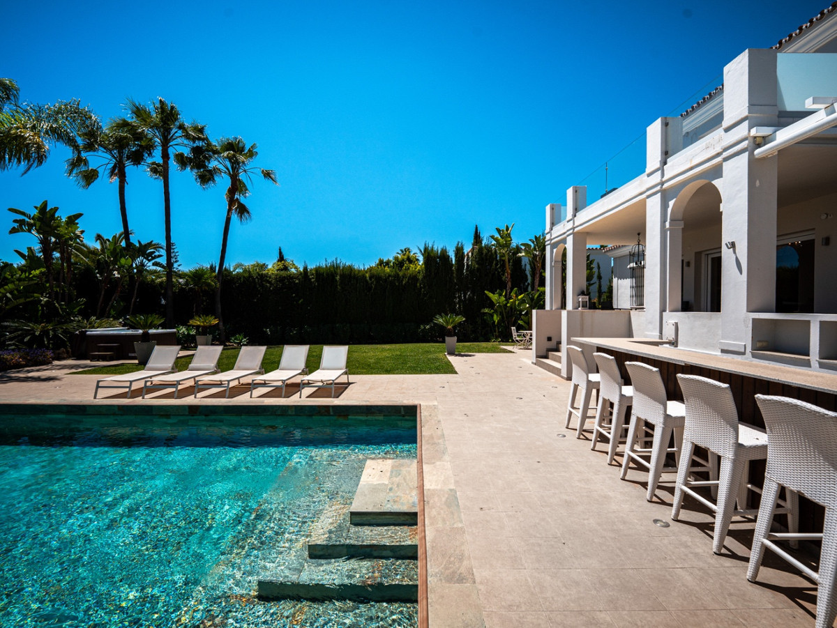 Se vende Villa - Chalet de 6 dormitorios en Costa Del Sol, Málaga, España