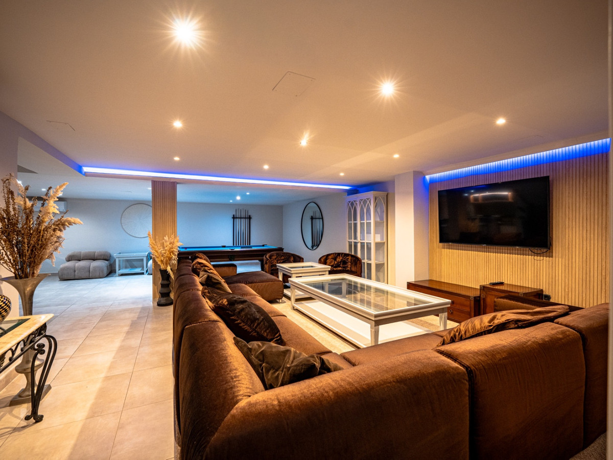 Se vende Villa - Chalet de 6 dormitorios en Costa Del Sol, Málaga, España
