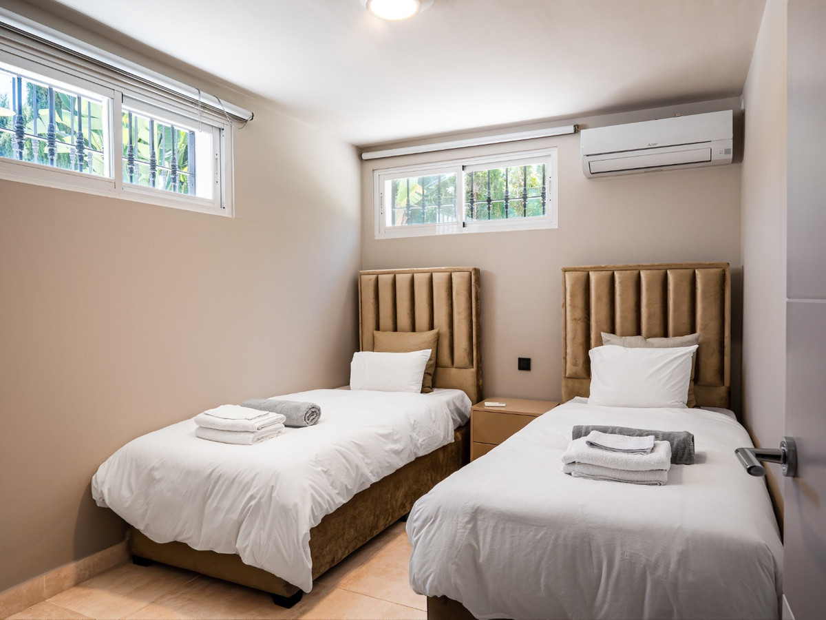 Se vende Villa - Chalet de 6 dormitorios en Costa Del Sol, Málaga, España