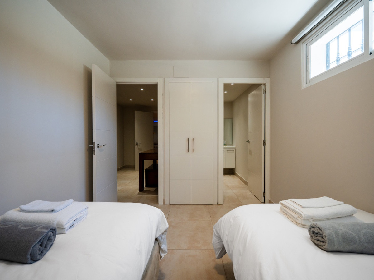 Se vende Villa - Chalet de 6 dormitorios en Costa Del Sol, Málaga, España