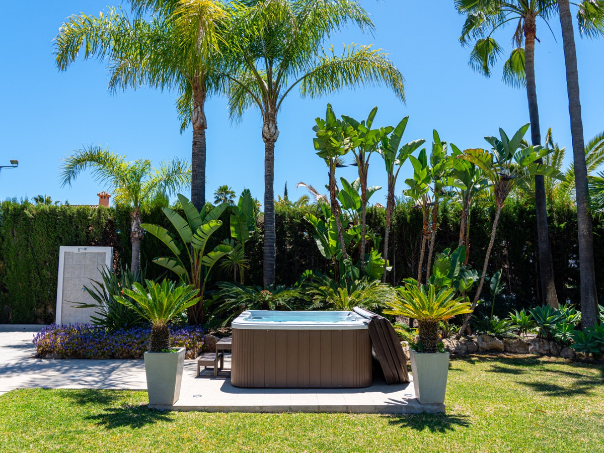 Se vende Villa - Chalet de 6 dormitorios en Costa Del Sol, Málaga, España