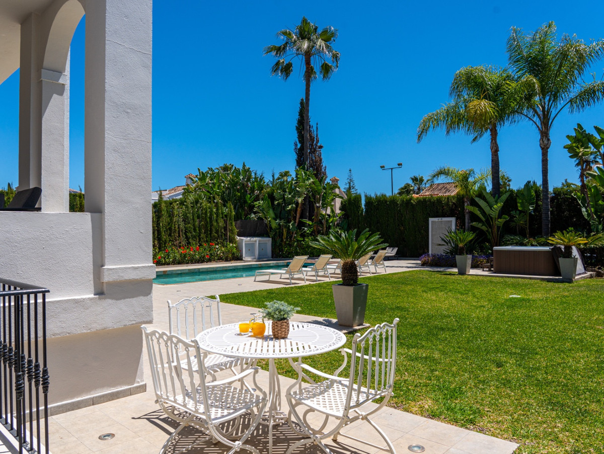 Se vende Villa - Chalet de 6 dormitorios en Costa Del Sol, Málaga, España