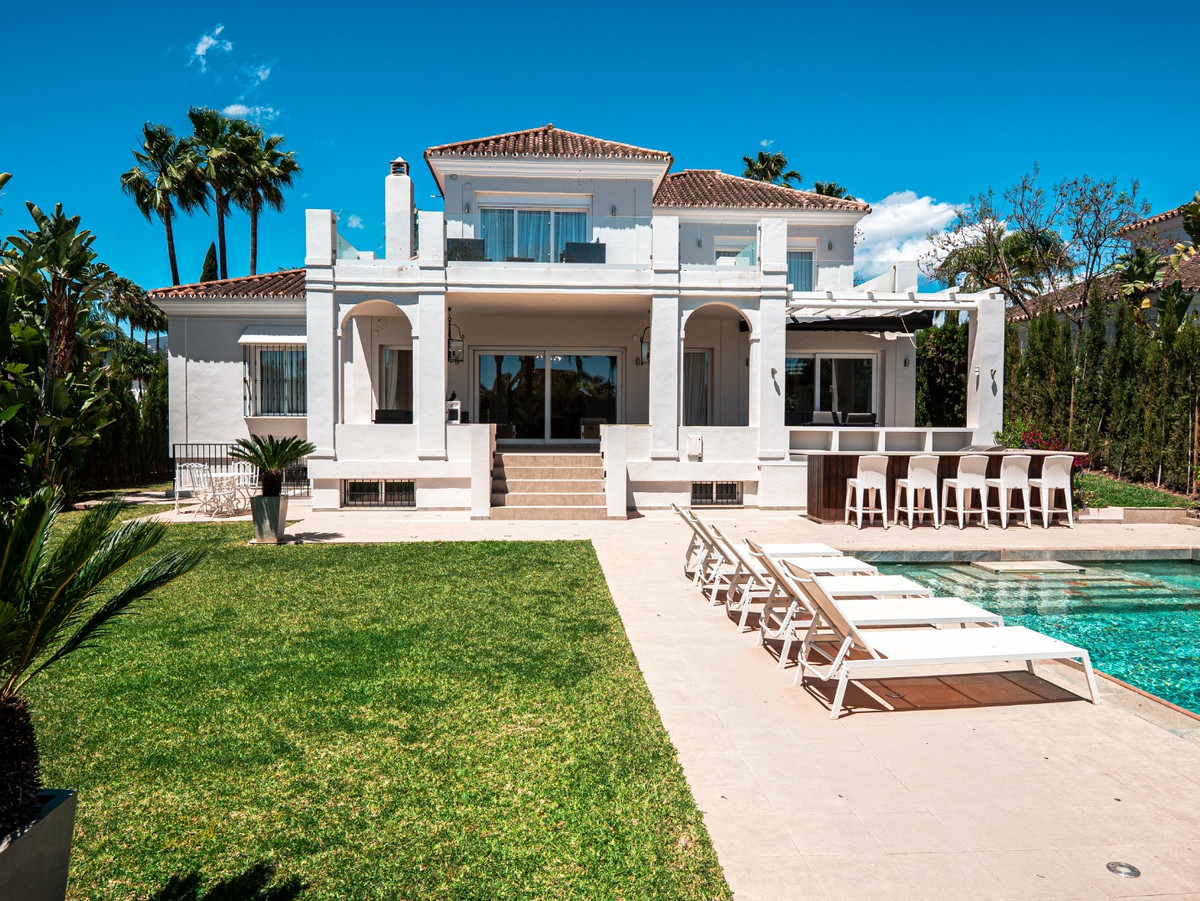 Se vende Villa - Chalet de 6 dormitorios en Costa Del Sol, Málaga, España