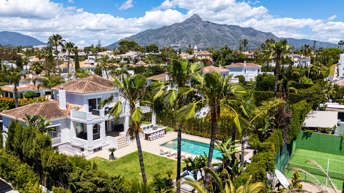 Se vende Villa - Chalet de 6 dormitorios en Costa Del Sol, Málaga, España