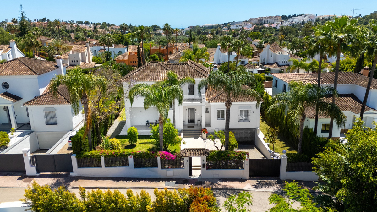 Se vende Villa - Chalet de 6 dormitorios en Costa Del Sol, Málaga, España
