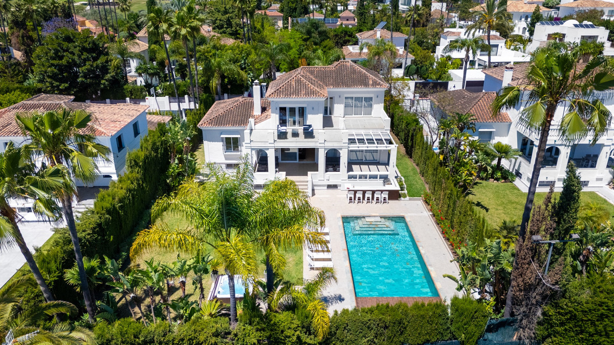 Se vende Villa - Chalet de 6 dormitorios en Costa Del Sol, Málaga, España