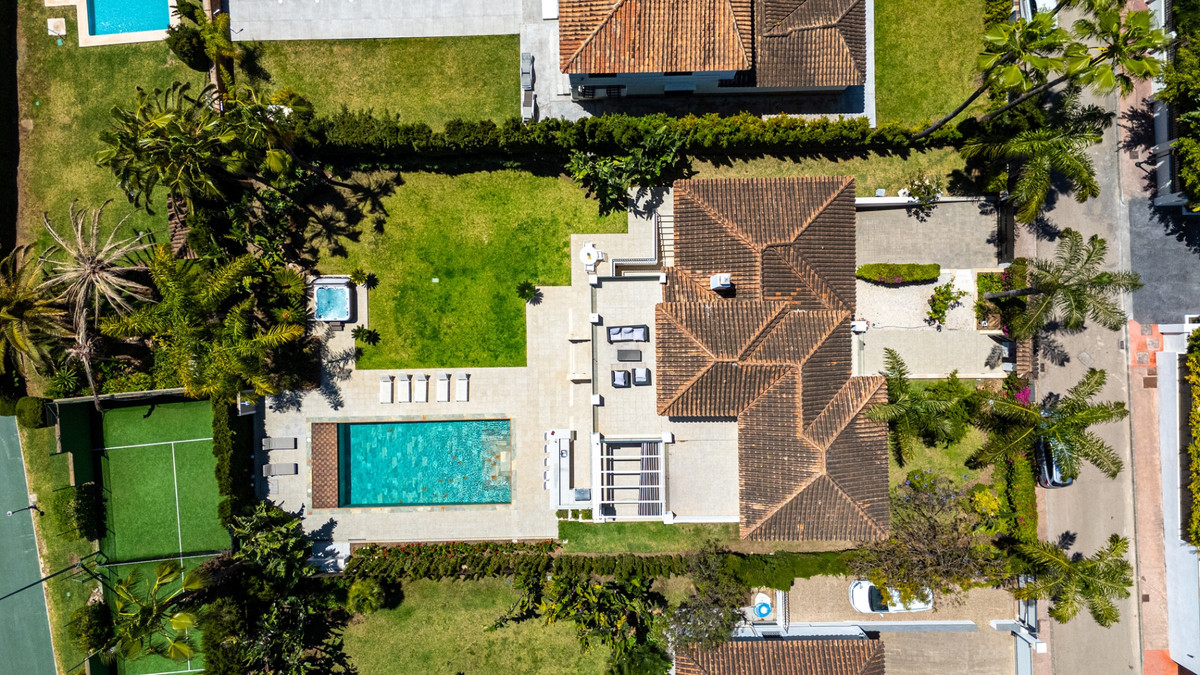 Se vende Villa - Chalet de 6 dormitorios en Costa Del Sol, Málaga, España