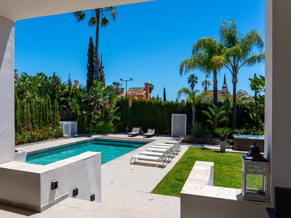 Se vende Villa - Chalet de 6 dormitorios en Costa Del Sol, Málaga, España