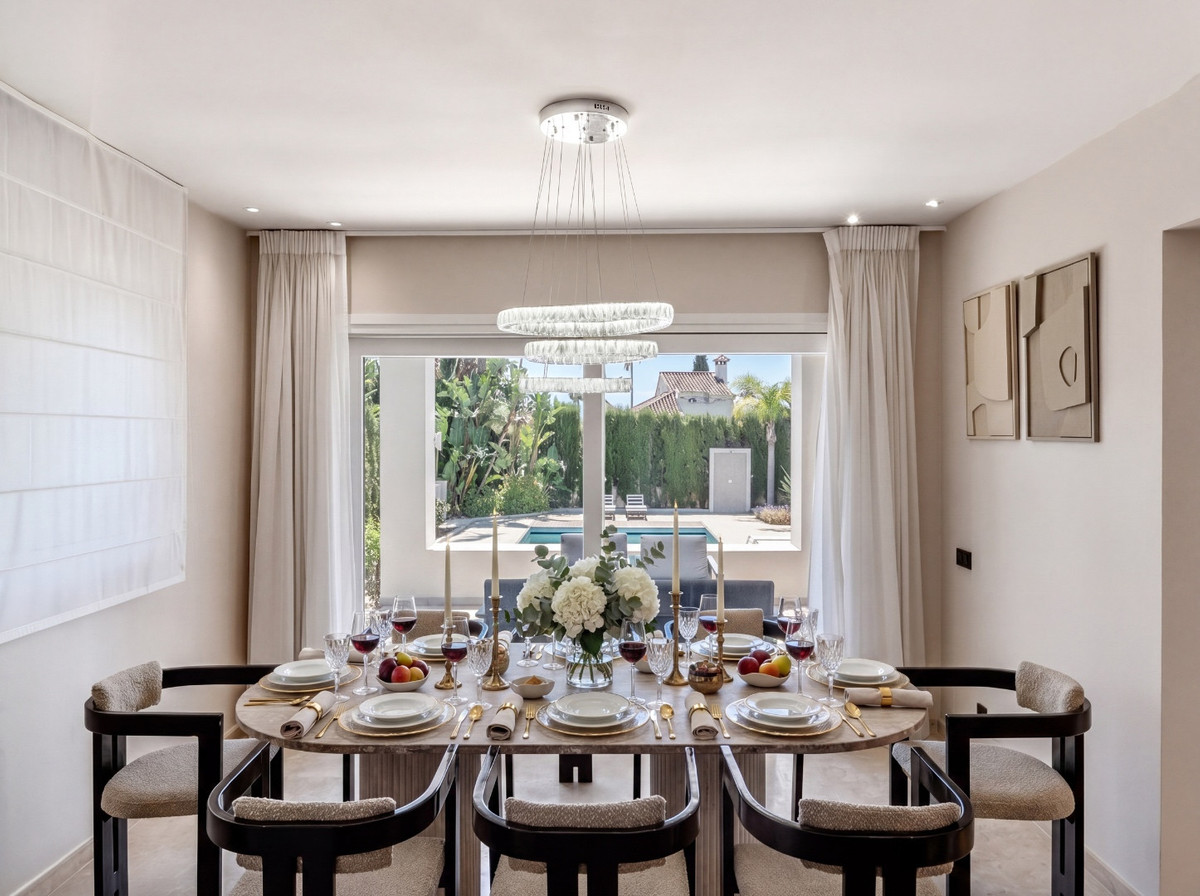 Se vende Villa - Chalet de 6 dormitorios en Costa Del Sol, Málaga, España