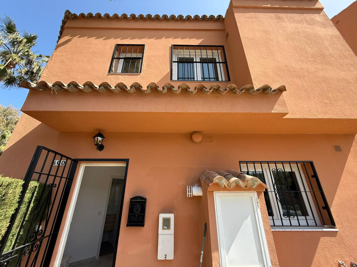 Se vende Villa - Chalet de 4 dormitorios en Costa Del Sol, Málaga, España