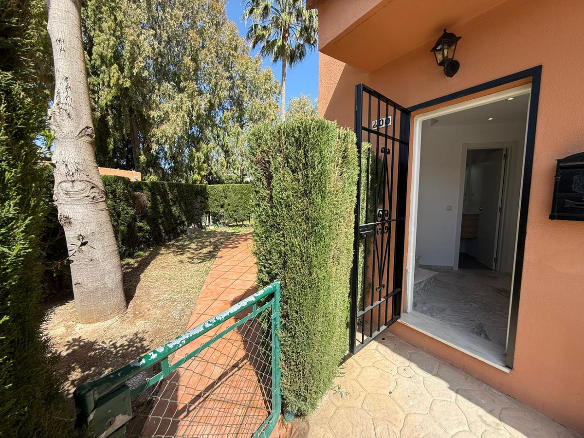 Se vende Villa - Chalet de 4 dormitorios en Costa Del Sol, Málaga, España