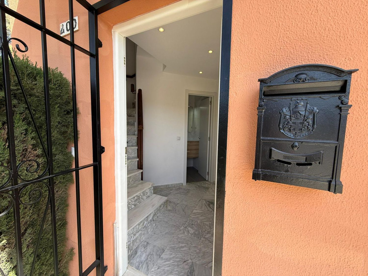 Se vende Villa - Chalet de 4 dormitorios en Costa Del Sol, Málaga, España