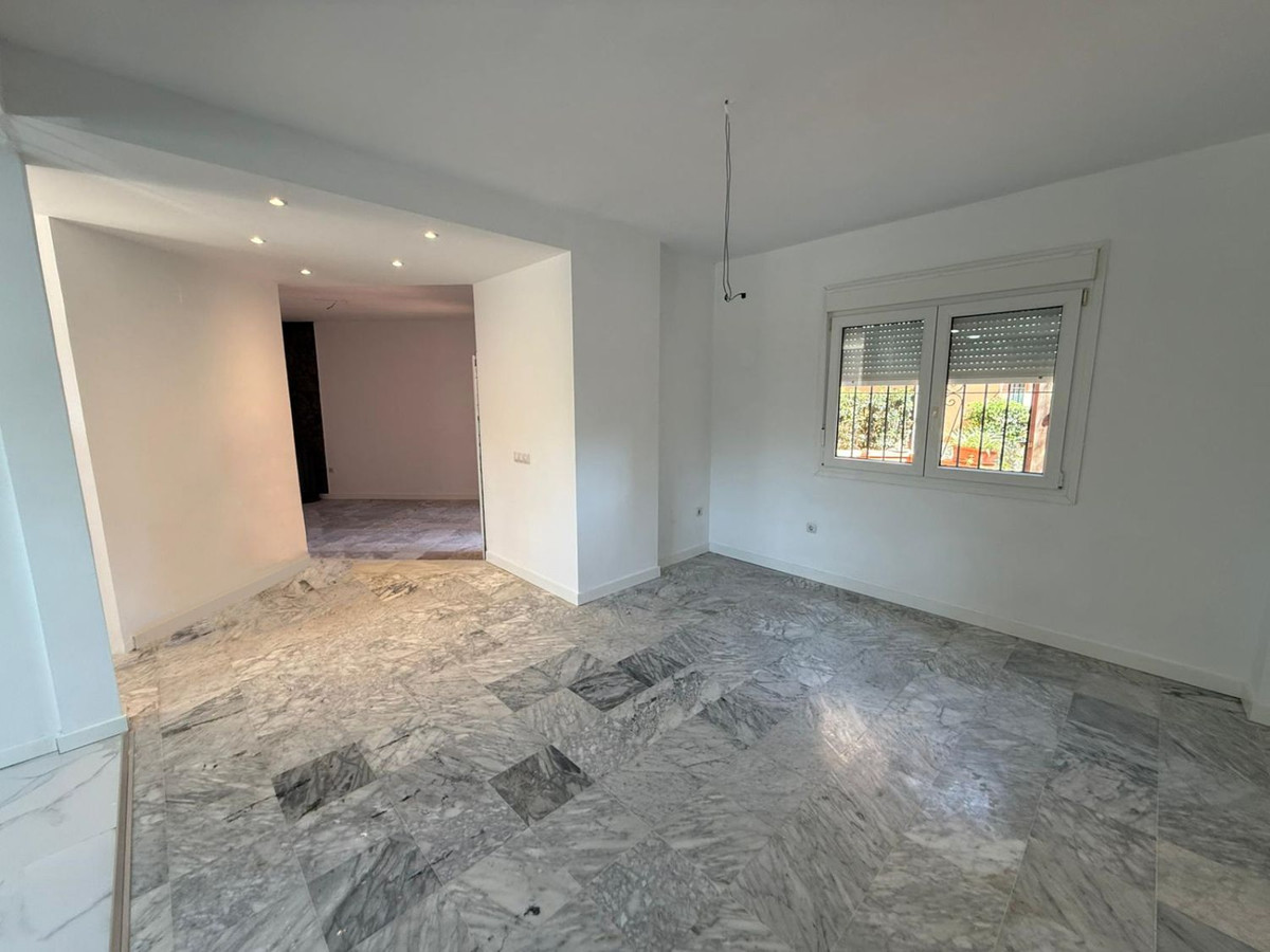 Se vende Villa - Chalet de 4 dormitorios en Costa Del Sol, Málaga, España