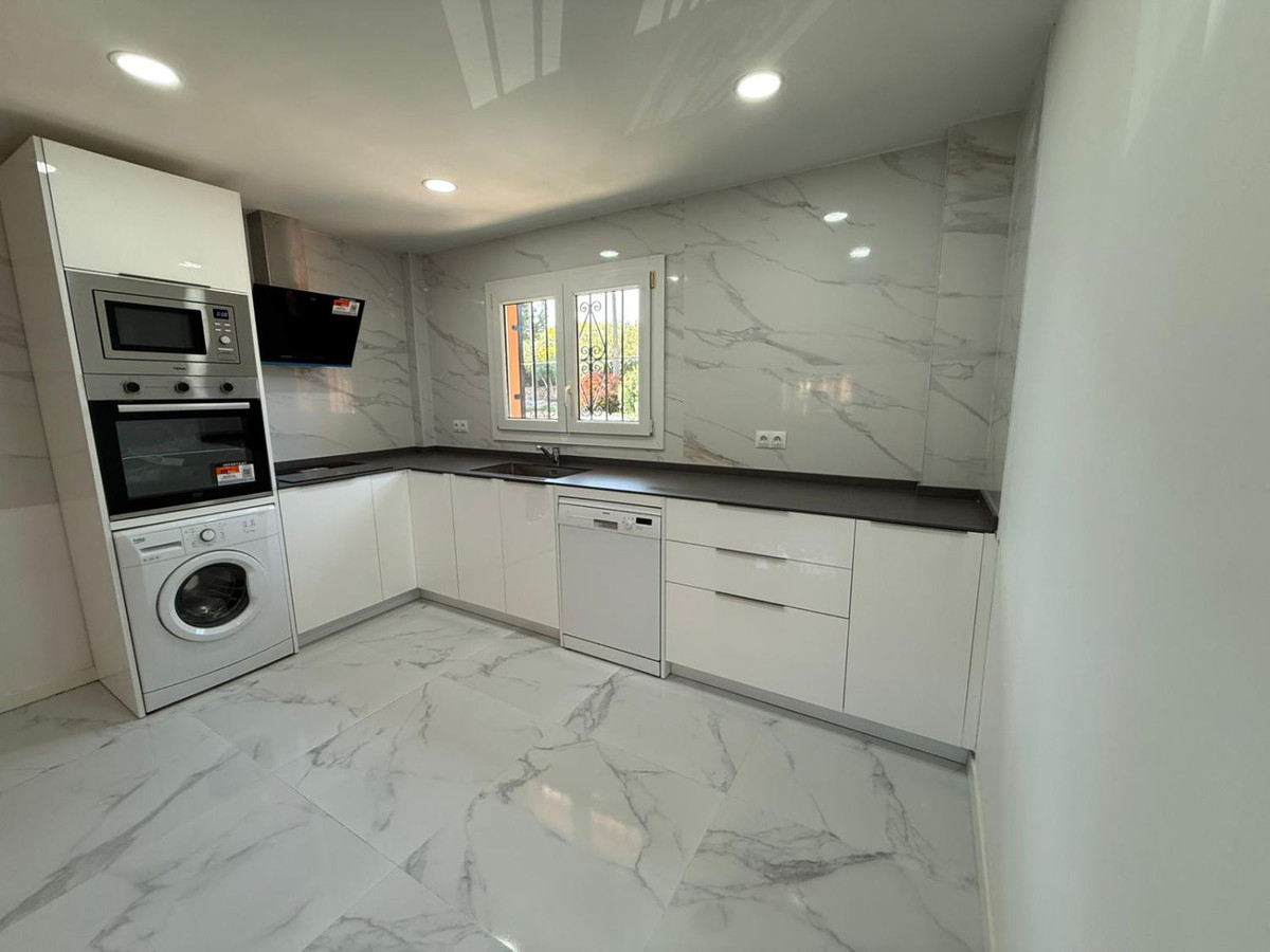 Se vende Villa - Chalet de 4 dormitorios en Costa Del Sol, Málaga, España