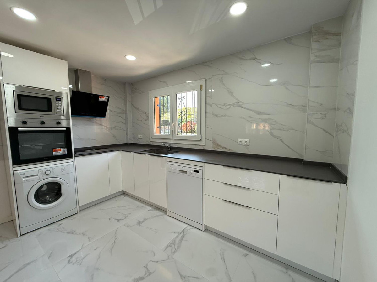 Se vende Villa - Chalet de 4 dormitorios en Costa Del Sol, Málaga, España