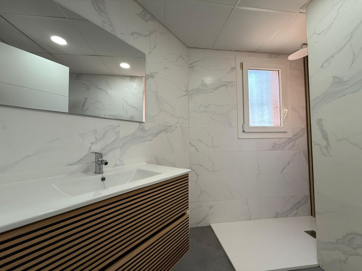Se vende Villa - Chalet de 4 dormitorios en Costa Del Sol, Málaga, España