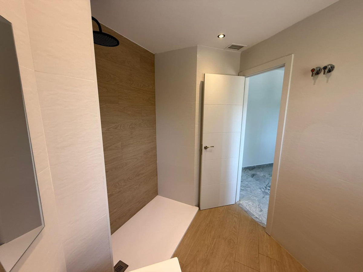 Se vende Villa - Chalet de 4 dormitorios en Costa Del Sol, Málaga, España