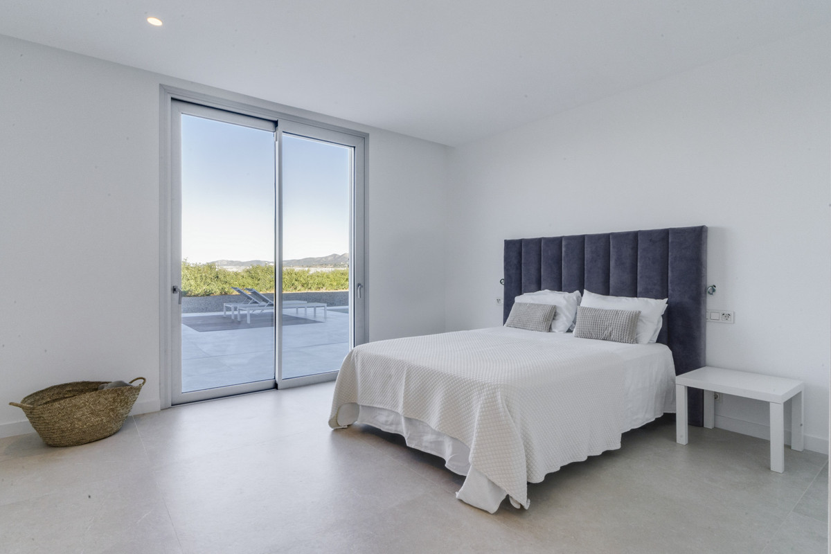 4 Bed Townhouse for sale in Coín Costa Del Sol, Málaga, Spain