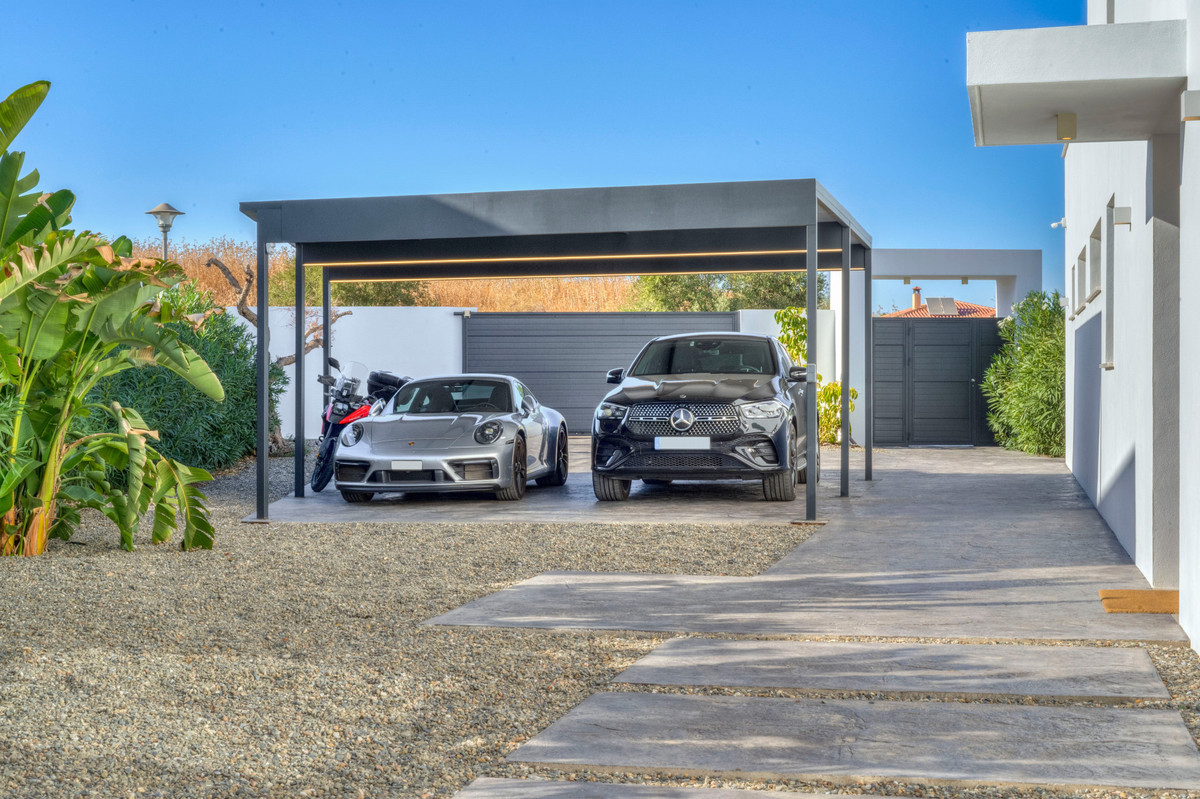 4 Bed Townhouse for sale in Coín Costa Del Sol, Málaga, Spain
