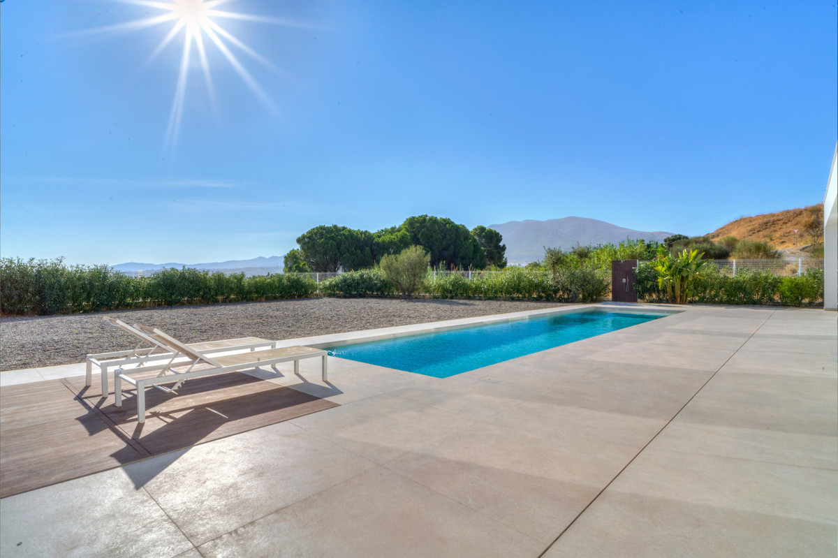 4 Bed Townhouse for sale in Coín Costa Del Sol, Málaga, Spain