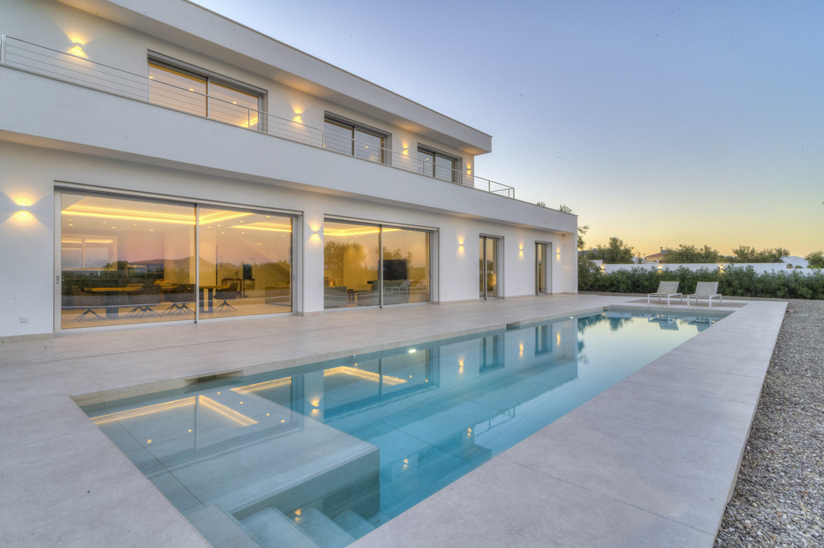 4 Bed Townhouse for sale in Coín Costa Del Sol, Málaga, Spain