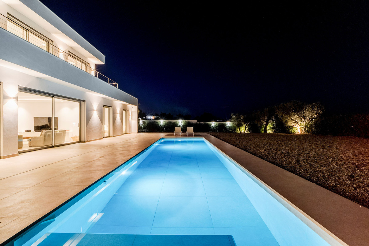 4 Bed Townhouse for sale in Coín Costa Del Sol, Málaga, Spain