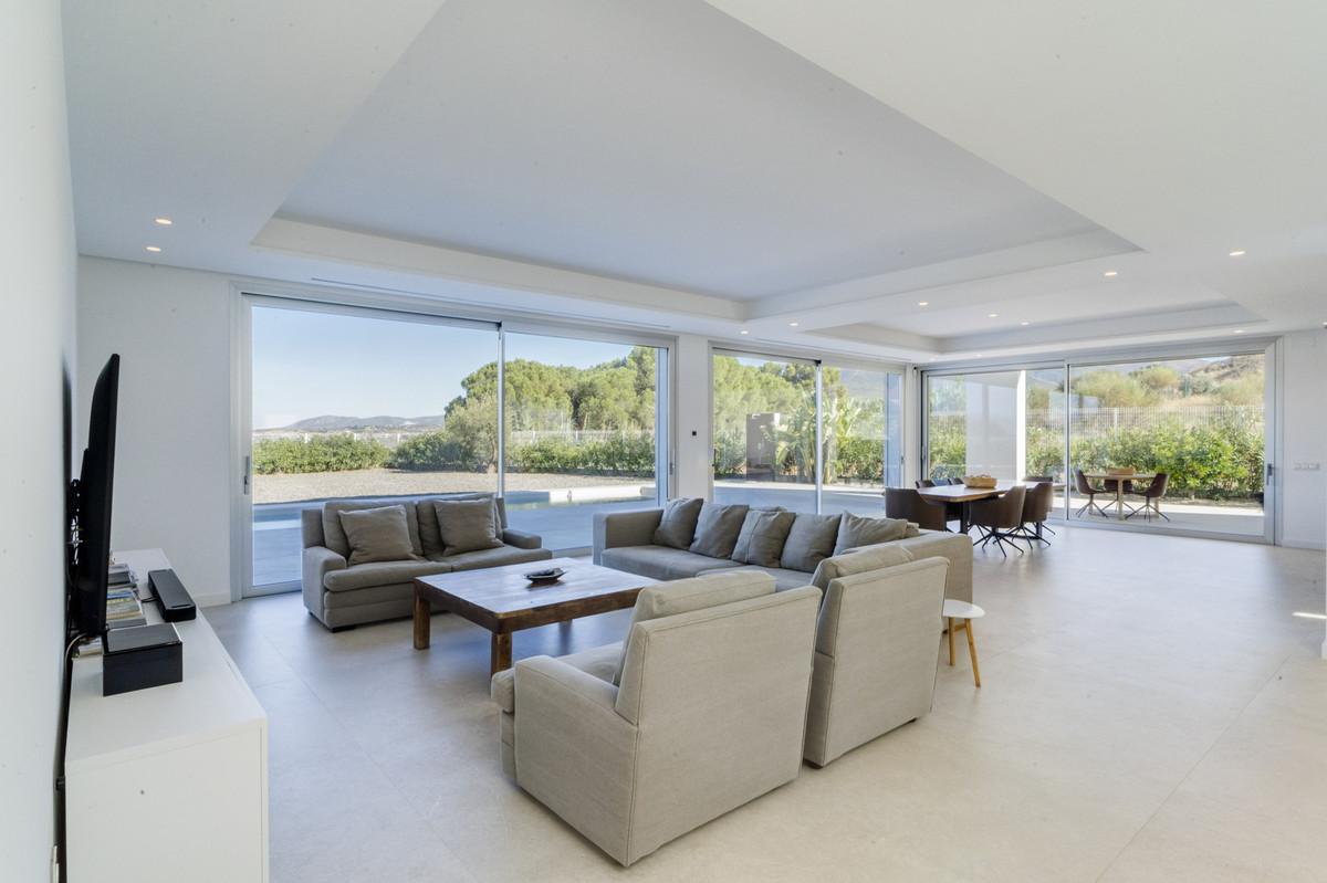 4 Bed Townhouse for sale in Coín Costa Del Sol, Málaga, Spain