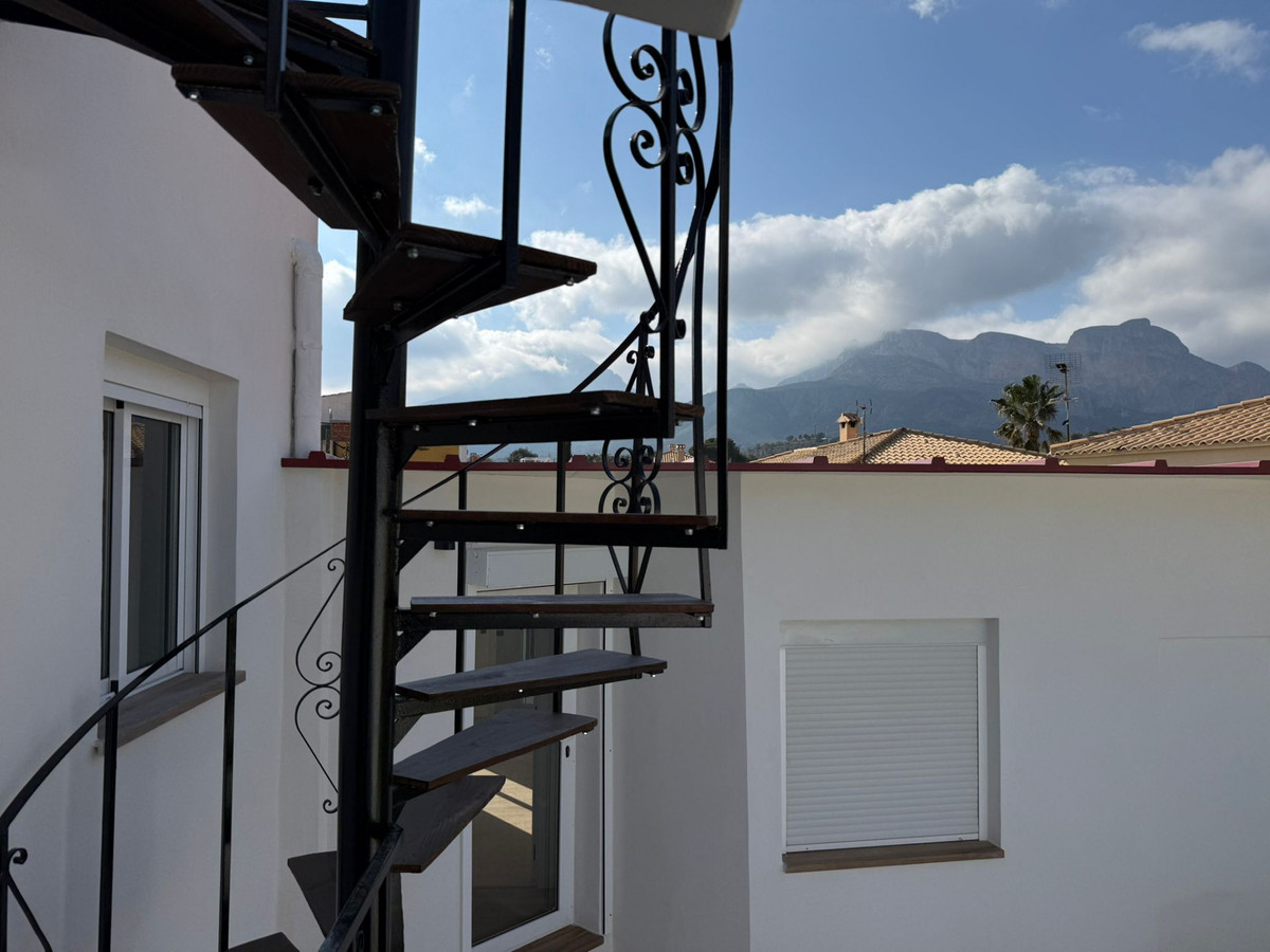 4 Bed Townhouse for sale in La Nucia Costa Blanca, Alicante, Spain