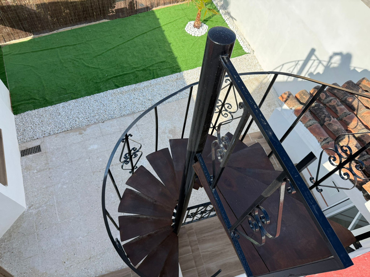 4 Bed Townhouse for sale in La Nucia Costa Blanca, Alicante, Spain