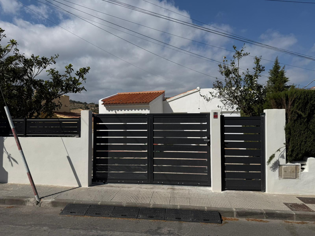 4 Bed Townhouse for sale in La Nucia Costa Blanca, Alicante, Spain